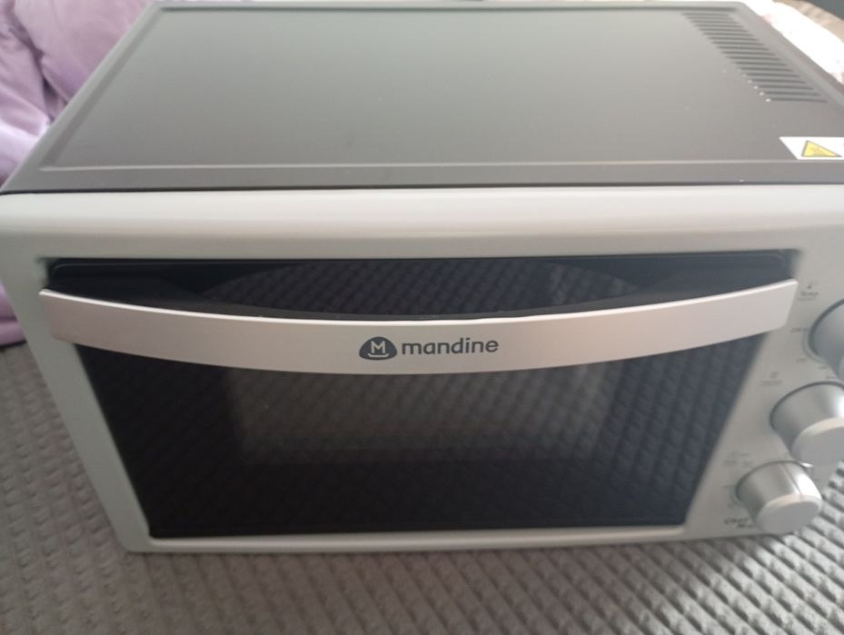 Vând cuptor electric Mandine 28l