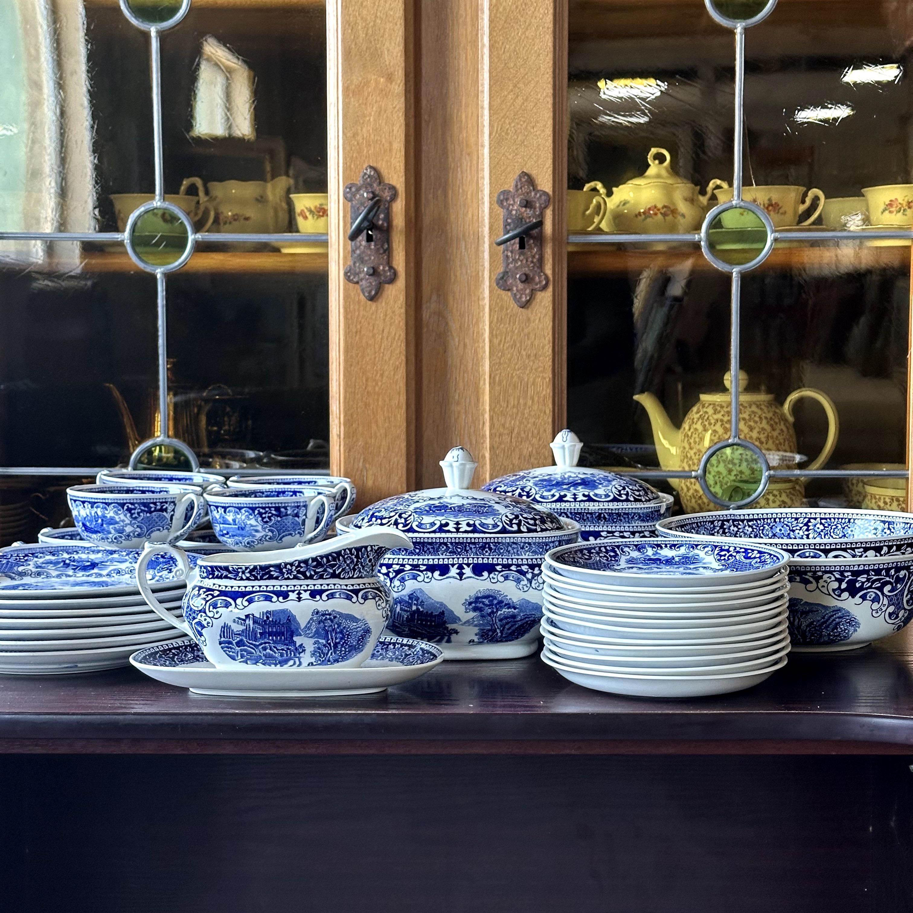 Порцеланов сервиз 34 части – Royal Ironstone, Old England