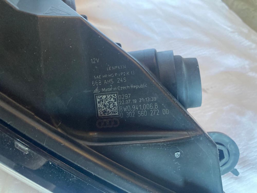 Far Xenon dreapta Audi A4 B9