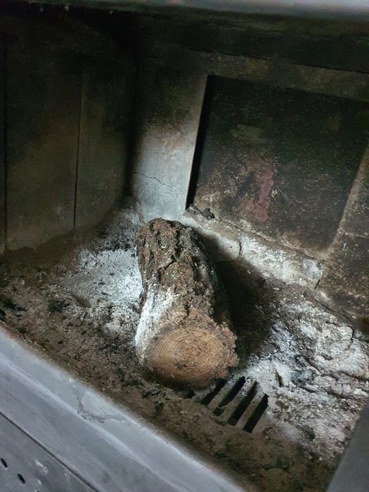 Камина  на  дърва