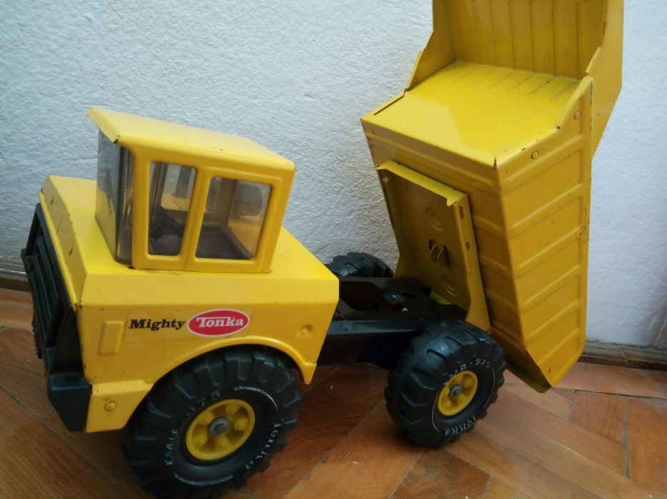 Camion jucarie tonka