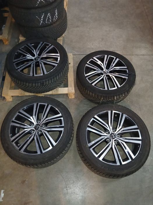 Jante OEM Toyota Corolla Cross pe 18 anv iarnă