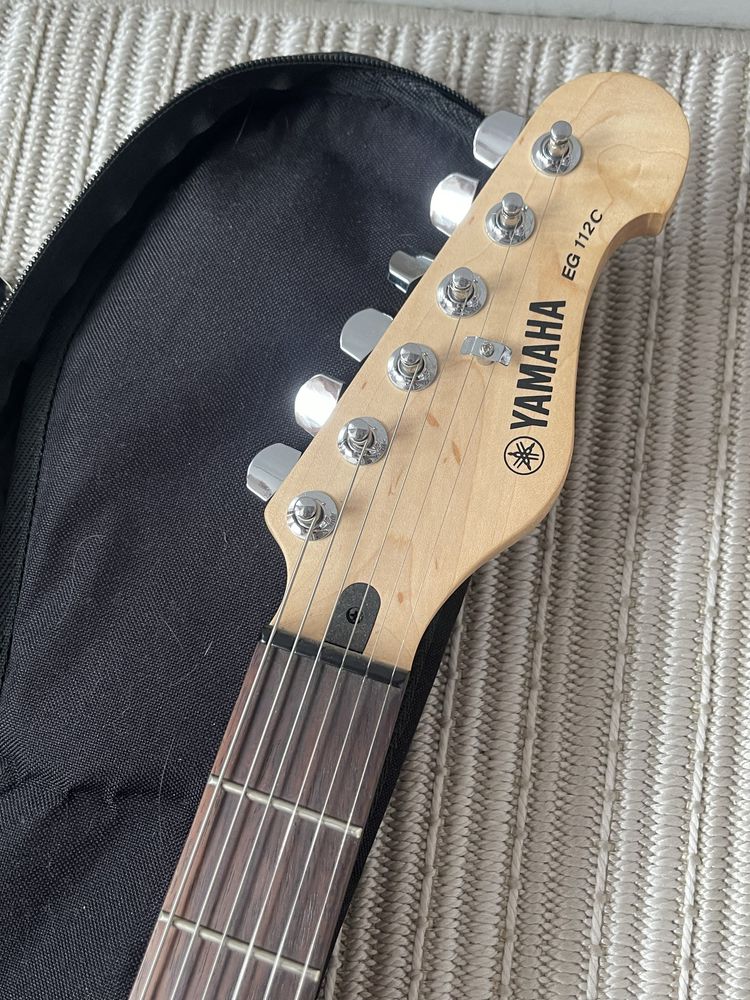 Chitara electrica YAMAHA cu amplificator si accesorii