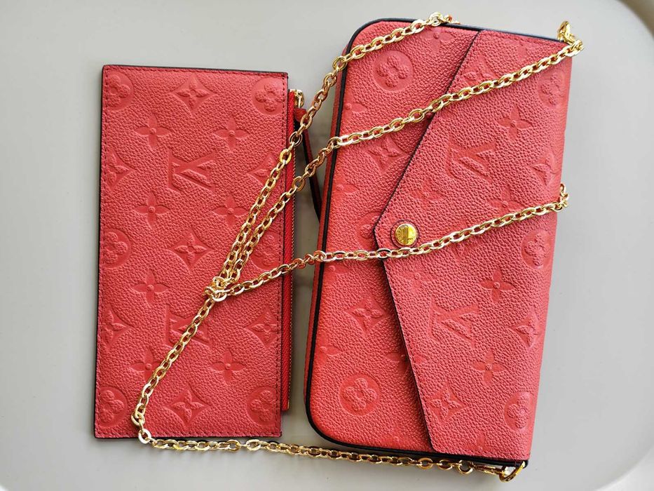 Louis Vuitton Чанта от Емблематичната Релефна Зърнеста Телешка Кожа
