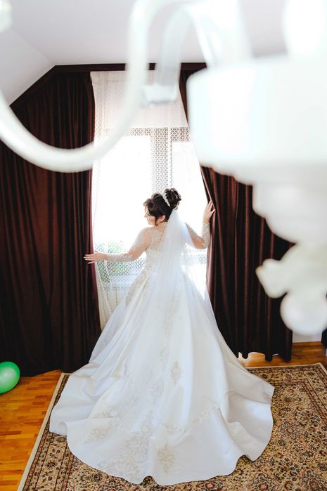 Mireasa rochie din Colectia Andre Nicolas model 2023 material tafta