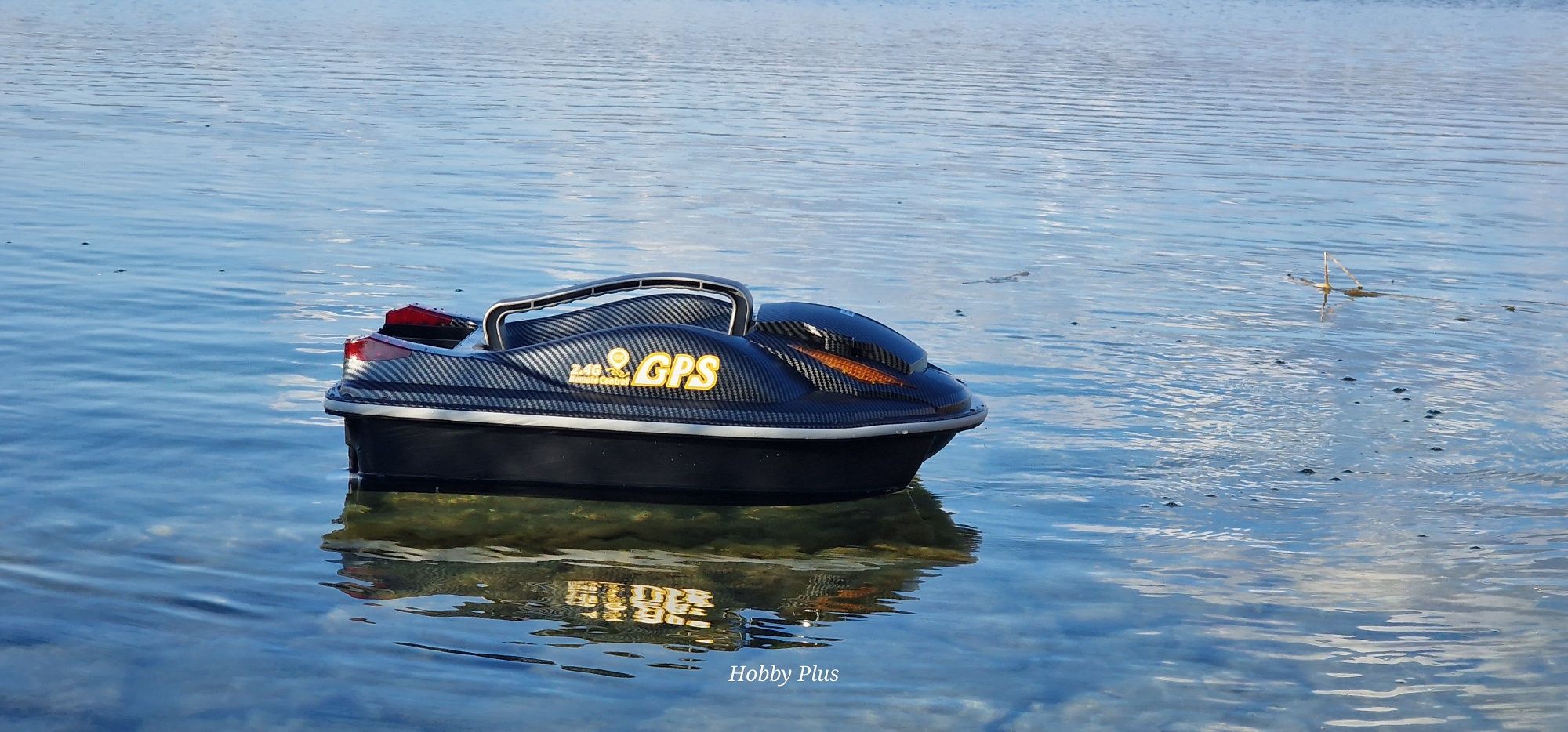 Лодка за захранка HJ817-Viper c GPS