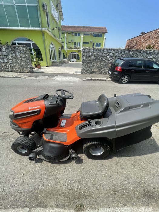 Tractoras de tuns iarba Husqvarna tc