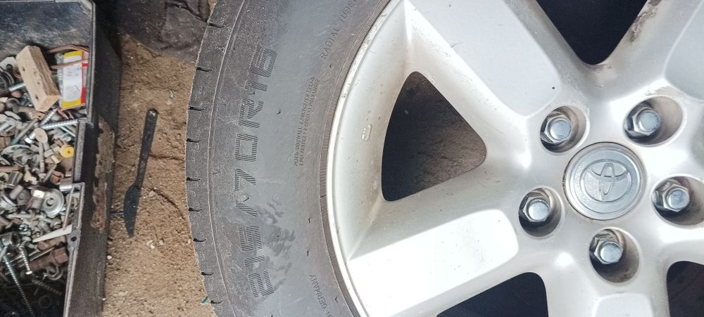 Продавам гуми и джанти 16 цола за рав 4