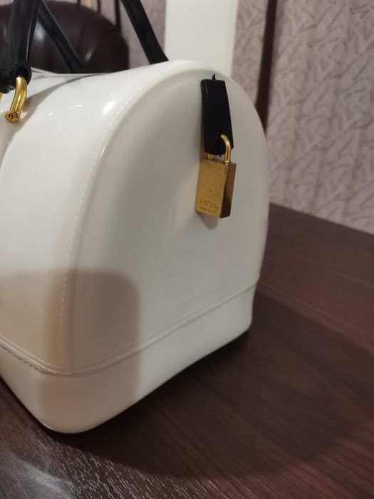 Чанта Furla еко лак бяла