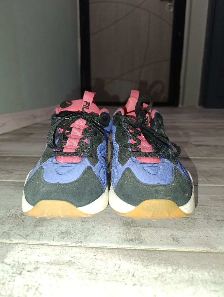 Нови обувки Fila. Без кутия . 40-ти номер