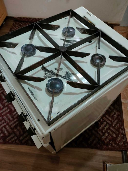 Газовая плита с духовкой 4 конфорки