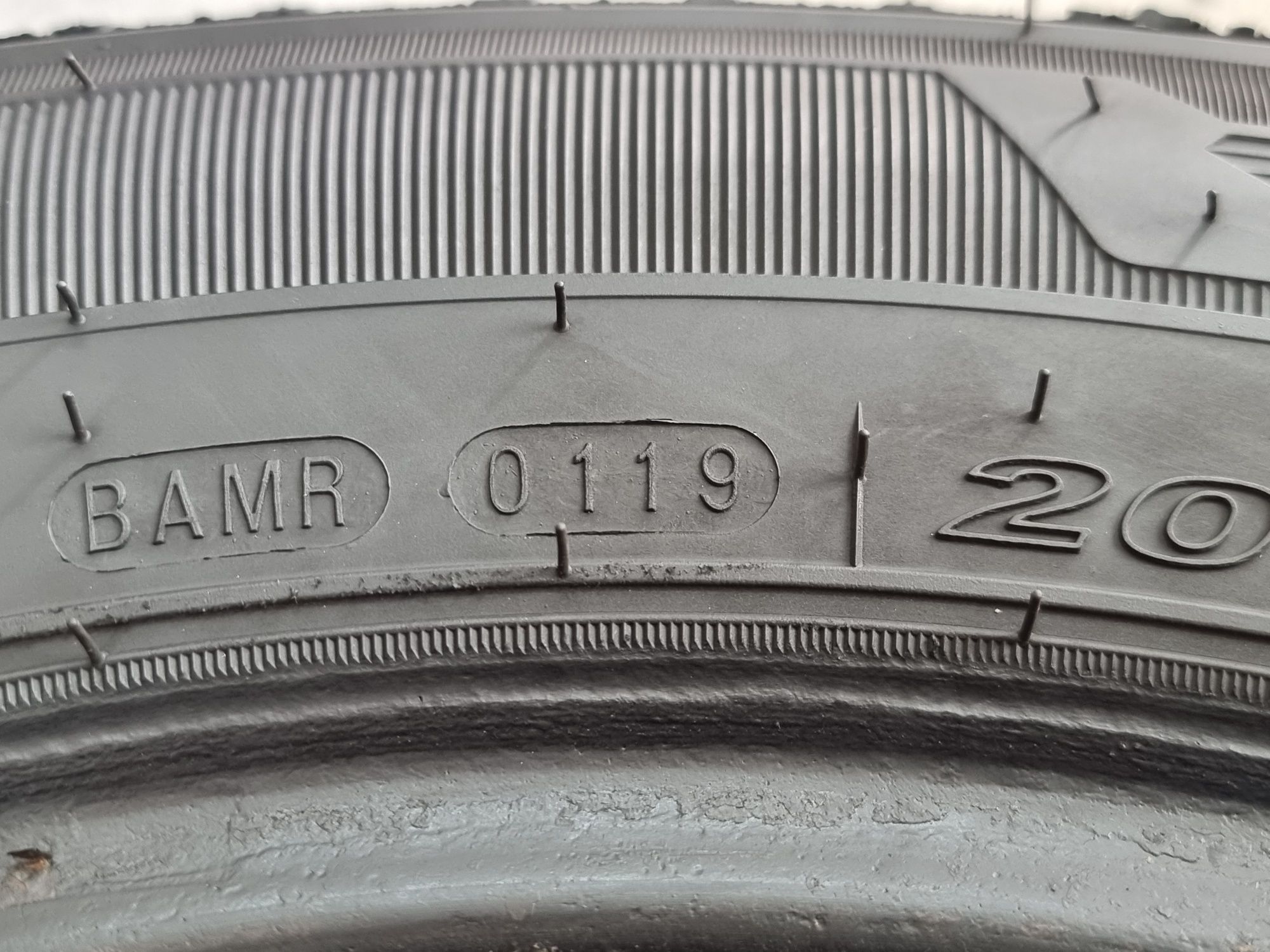 205/70/15C Nexen 4Броя 320лв 7мм