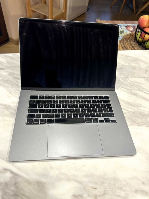 MacBook Air 15" M3 (2024) - 16GB/512GB