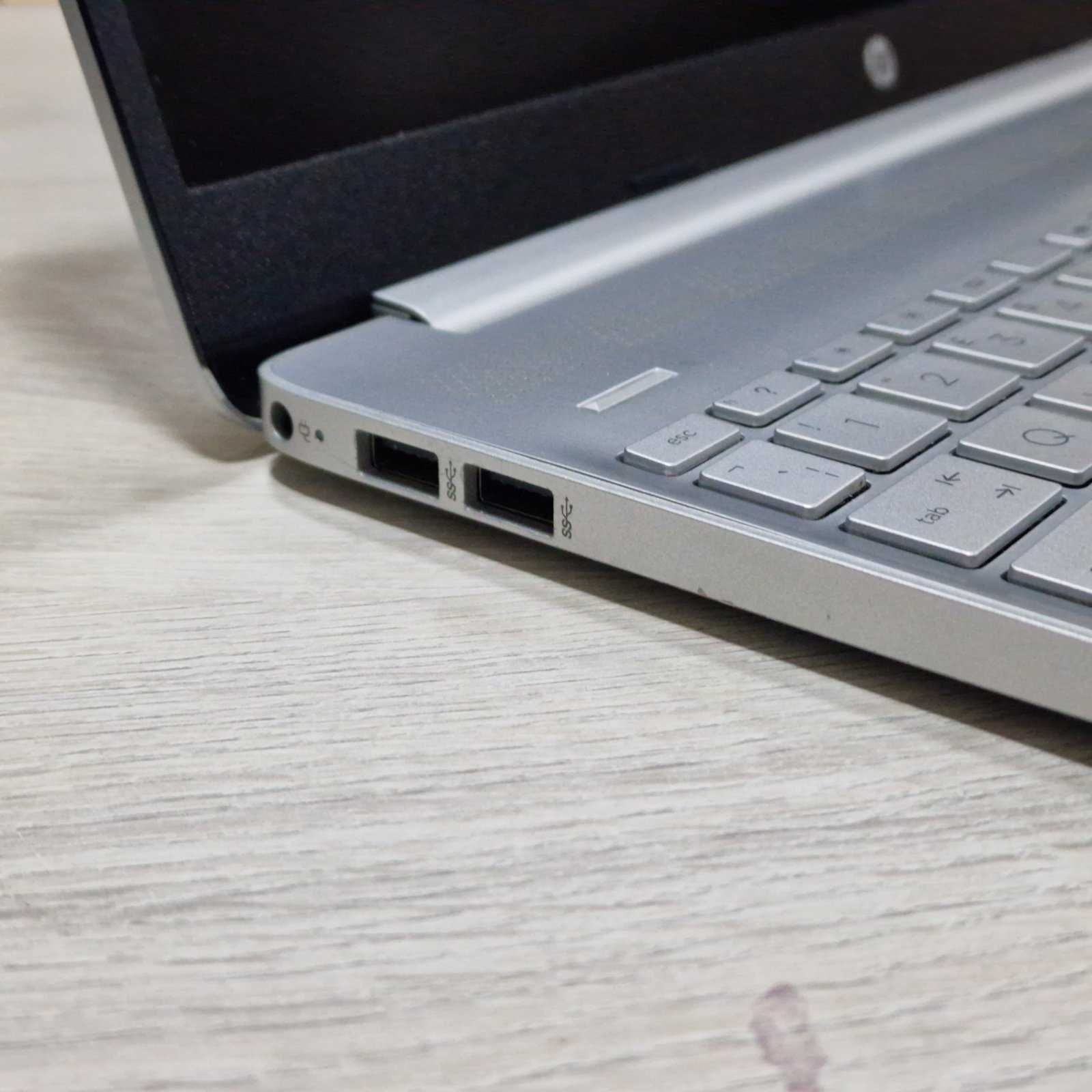 HP 15s / Celeron N4120 / 15.6" / 4GB / 128 SSD, Intel UHD Graphics