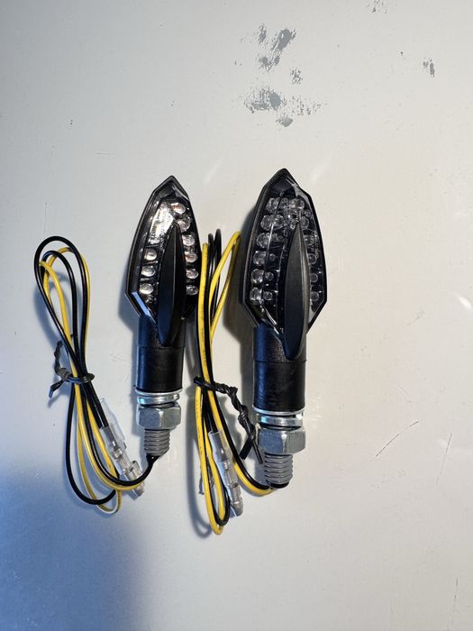 Semnalizatoare LED moto tip săgeată