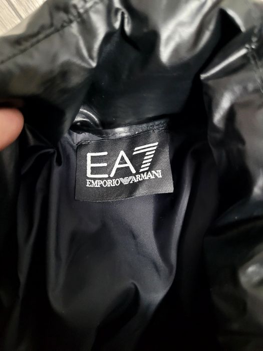 Vand geaca Emporio Armani  Originala