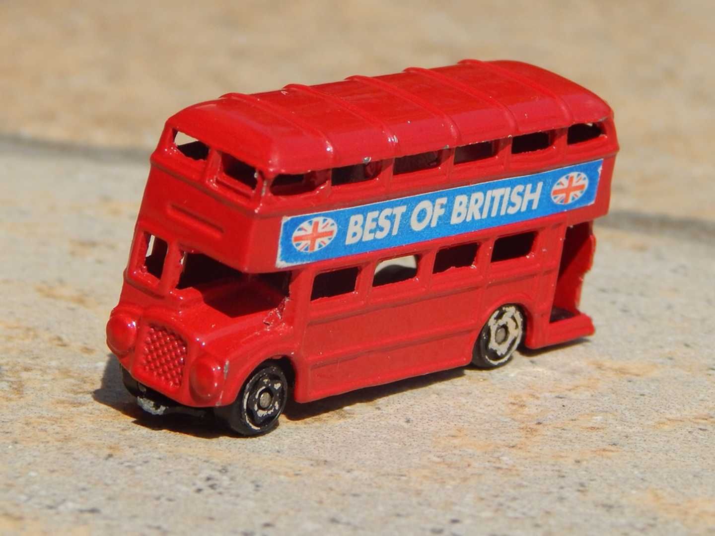 Macheta metalica jucarie autobuz londonez scara 1:120