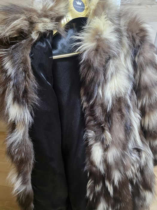 Haina blana vulpe argintie