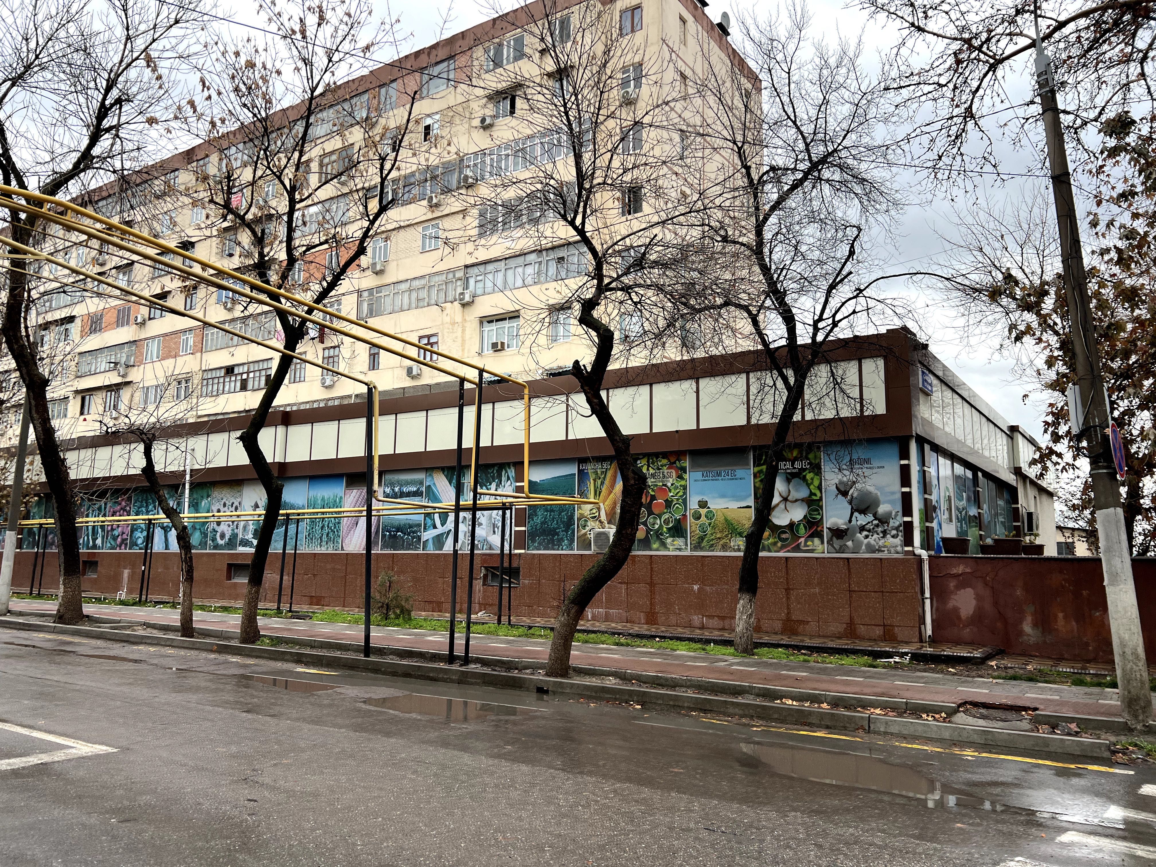 Yangihayot Tashkent İndex yanıda, 2.000 m2 magazin ofis sklad satuvda
