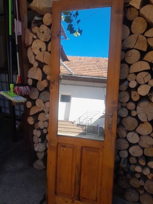Uși de vanzare per buc.