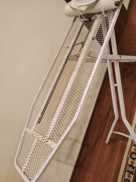 Продам б/у гладильную доску в хорошем состоянии