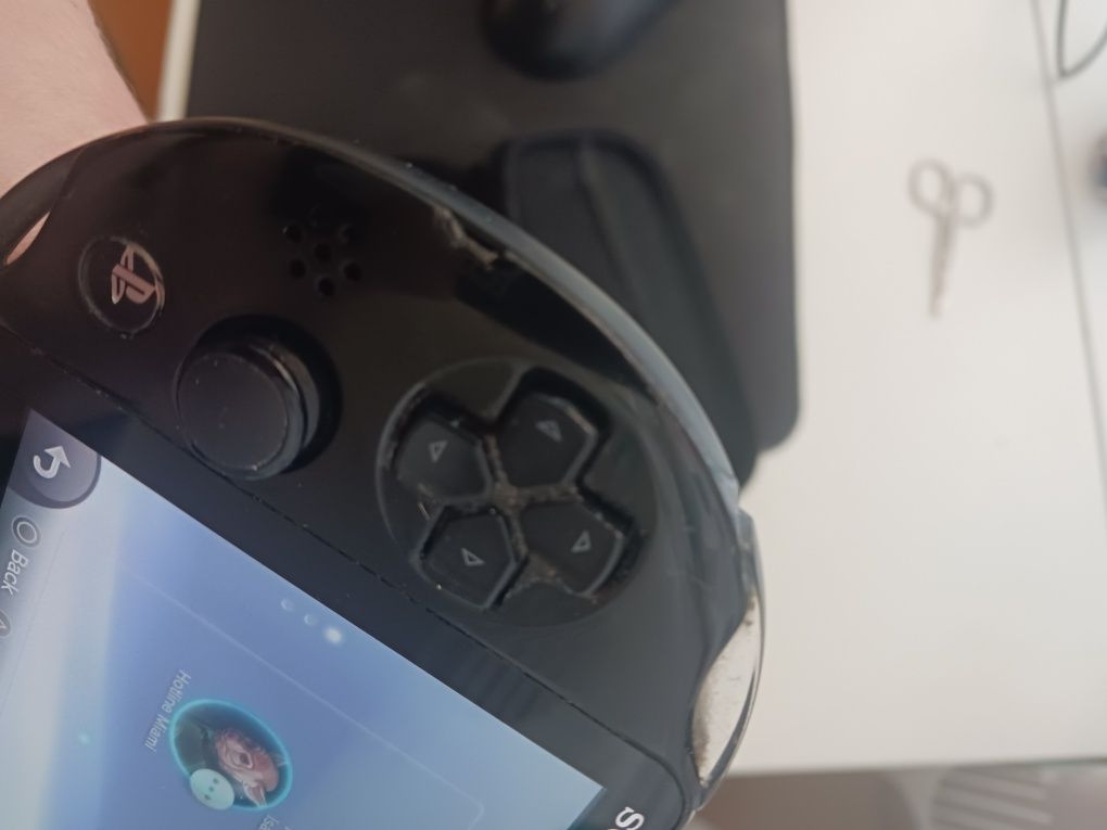 PS Vita slim 2000 + батерия, джойстик