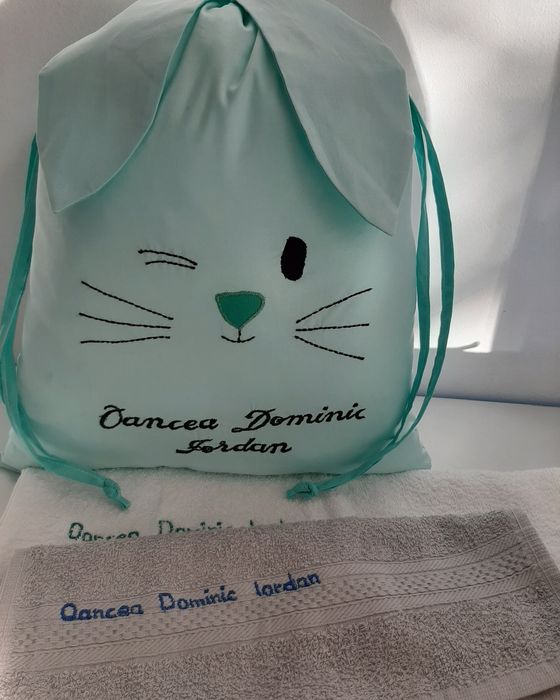 Un saculet de gradinita si doua prosoape