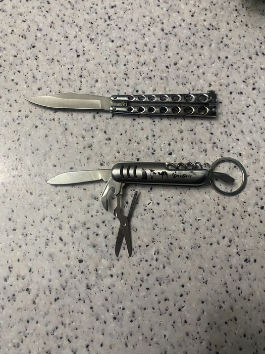 Продаются ножи новые.