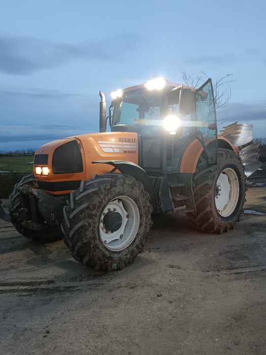 Vând tractor Renault 815