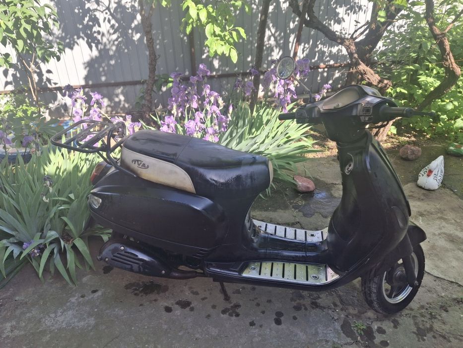 Vând motoscuter  !