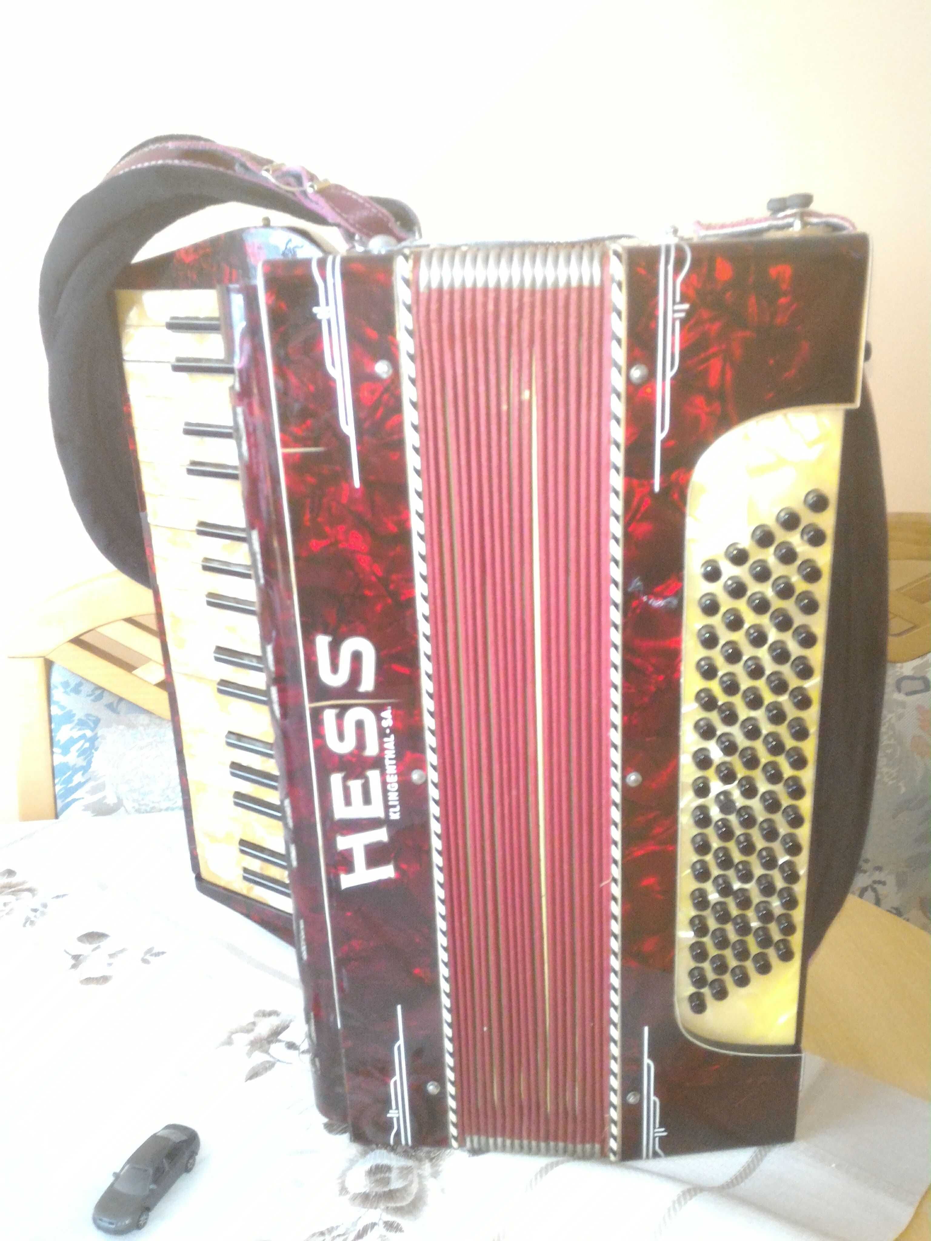 Acordeon marca HESS 80 DE BASI