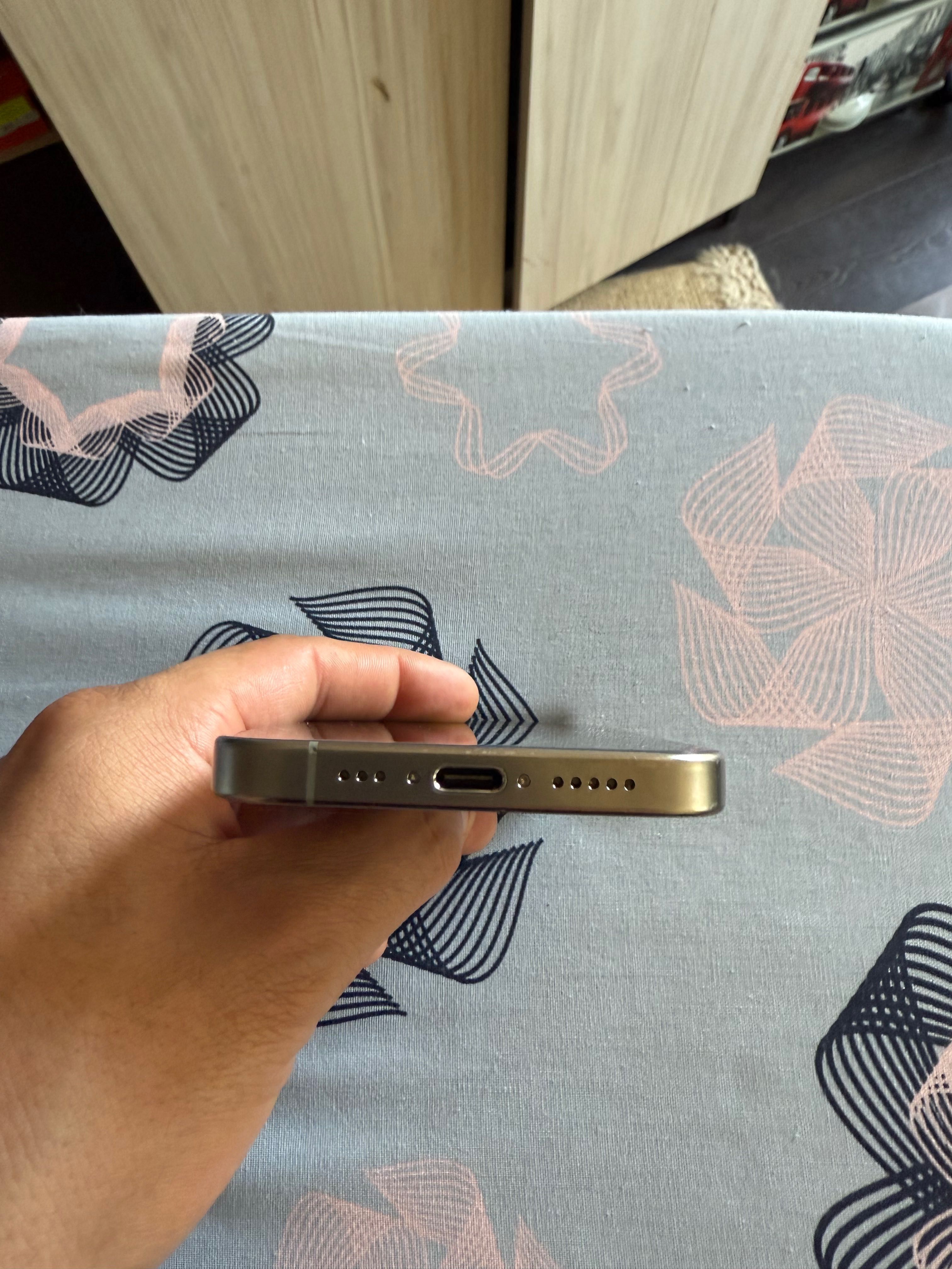 iPhone 15 Pro 128 GB  Titanium батерията е сменена оригинална!