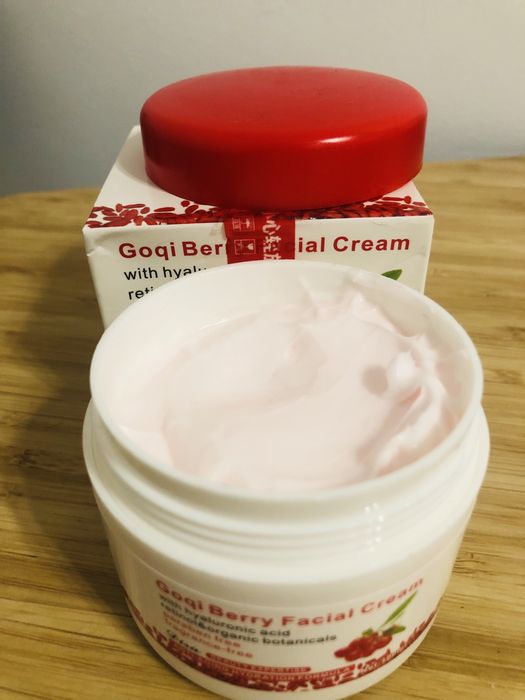 Crema cu extract de goji.