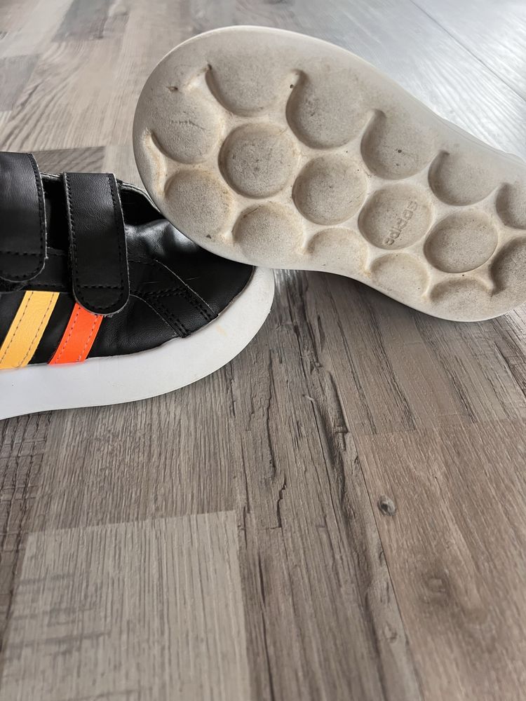 Маратонки ADIDAS