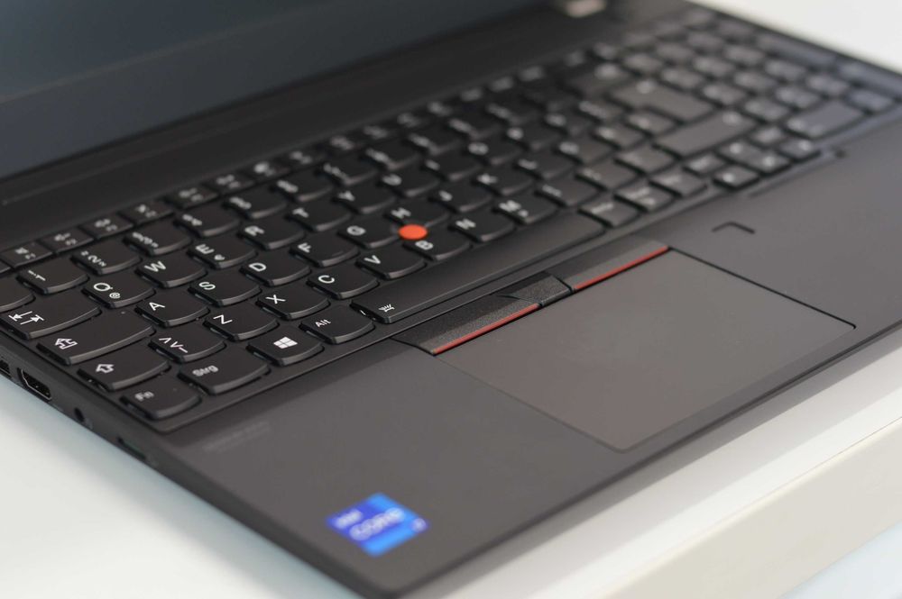Lenovo ThinkPad P15s-Intel Core i7-1165G7 / 32GB RAM DDR4 / 512GB SSD