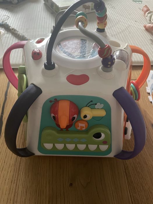 Centru de activitati Hola