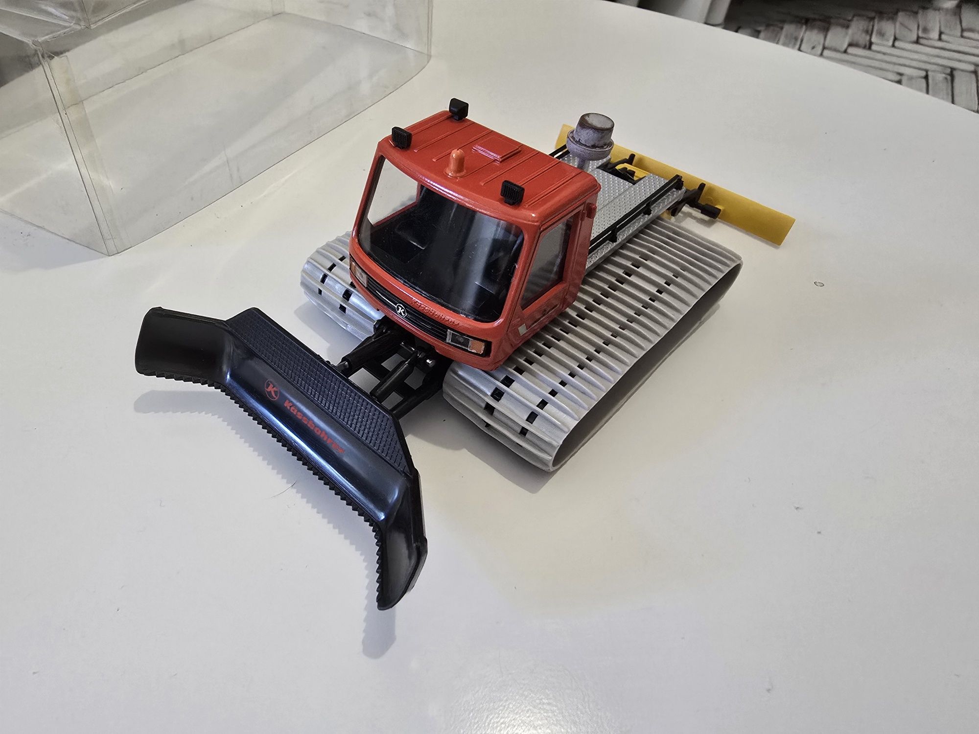 Masinuta vintage de colectie Cursor Pistenbully 1:43