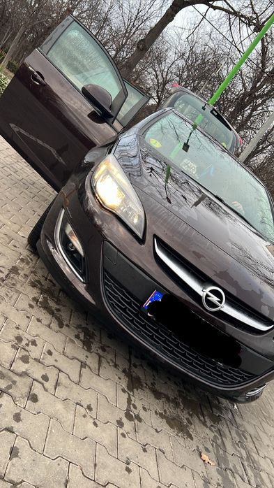 Vând Opel astra J 2013