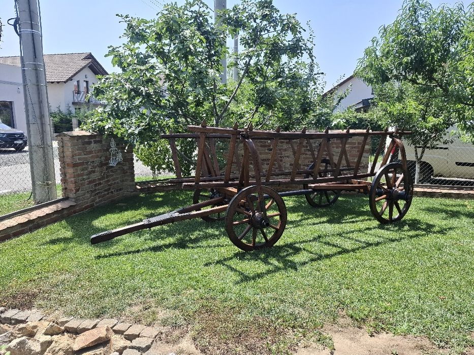 Căruță cu roți de lemn
