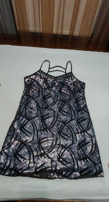 Trei rochii marime M la 100 lei toate.