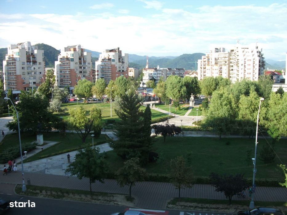 Bd. Unirii -  Maramuresul, 4 camere, etajul 3, cu lift!!