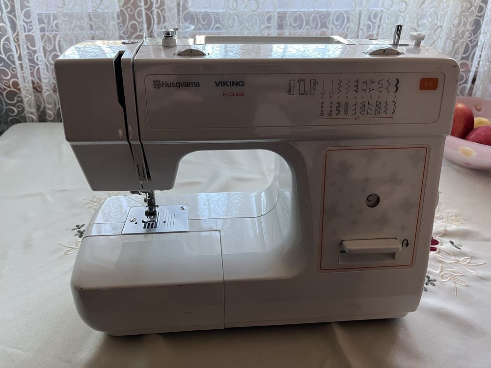 Продам швейную машинку Husqavarna Viking H|Class