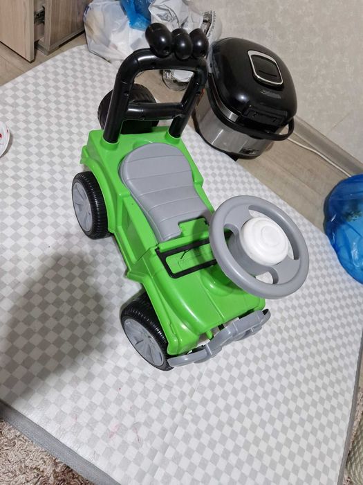 Машинка  для ребенка 2-3 года