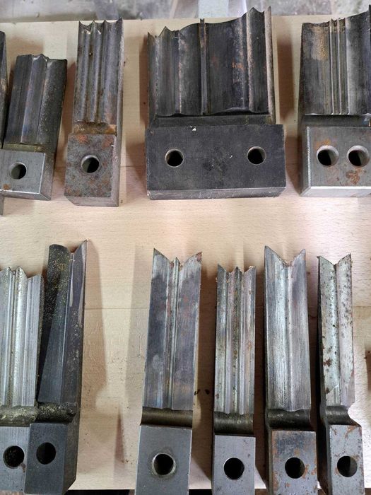 Cutite profilate pentru strung automat de prelucrarea lemnului