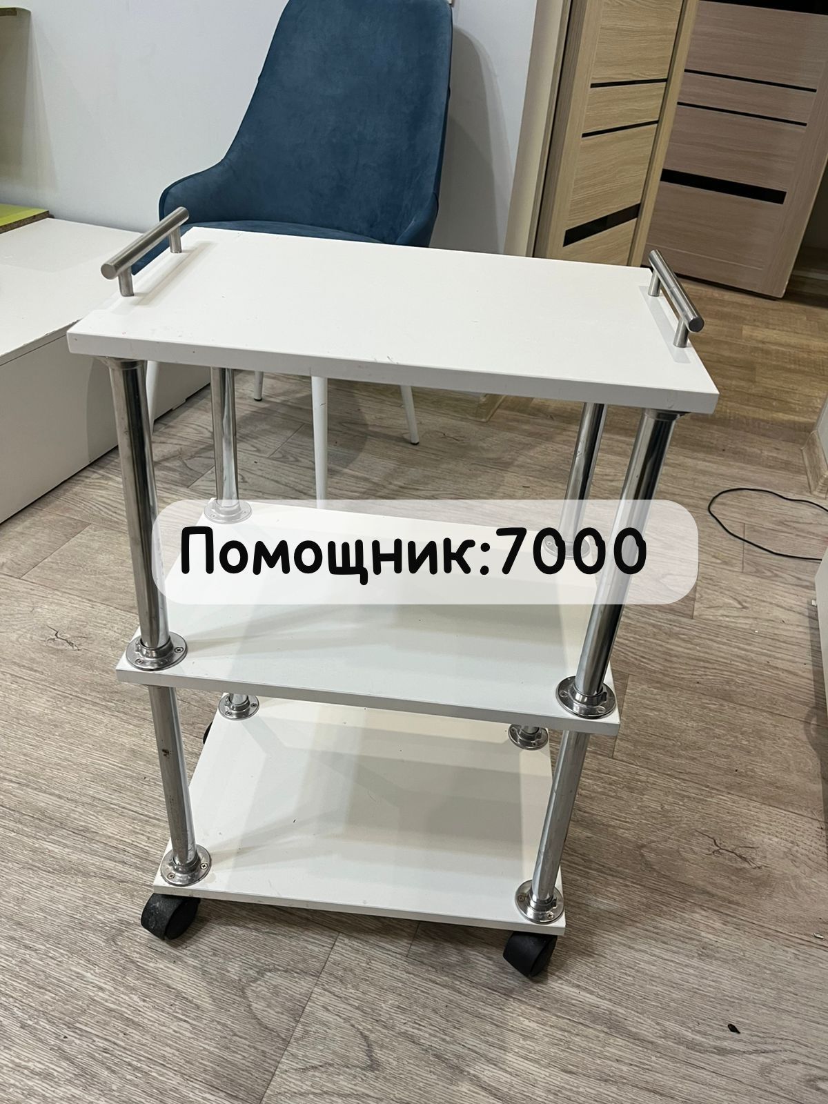 Маникюрный стол и кушетка