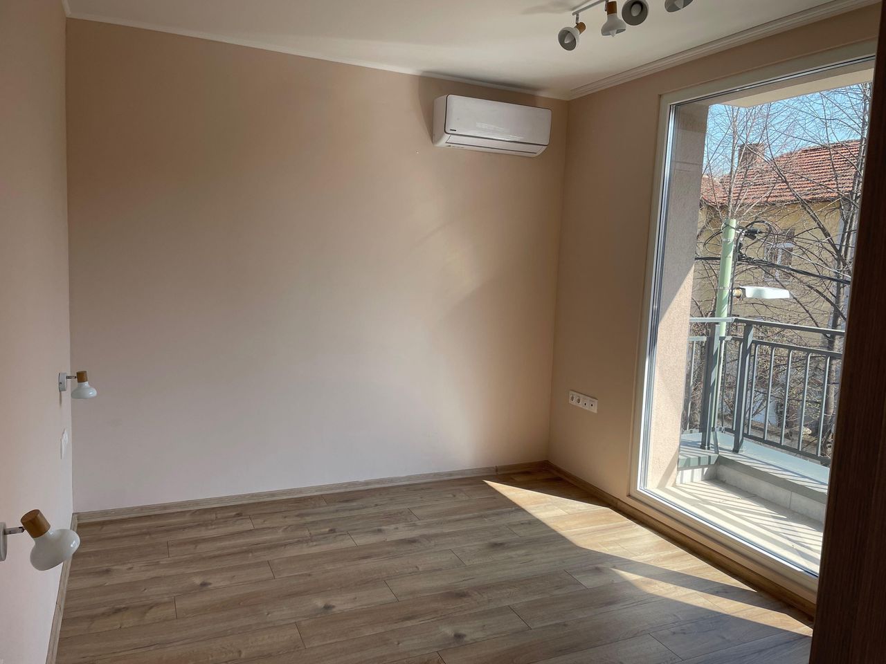 Дава се под наем Тристаен апартамент в София, Център - 89 кв.м за 1100 € - Снимка #5