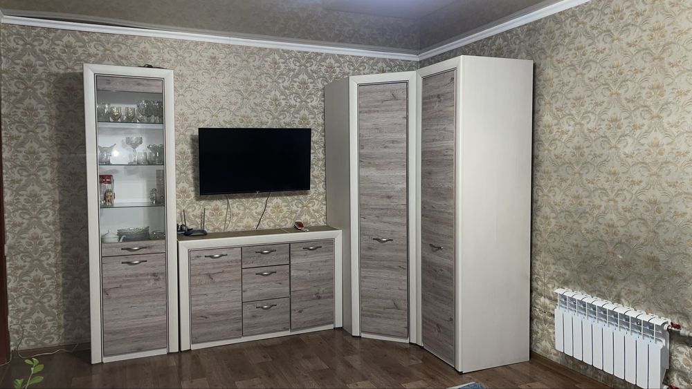 Угловой шкаф для гостиной/ зала