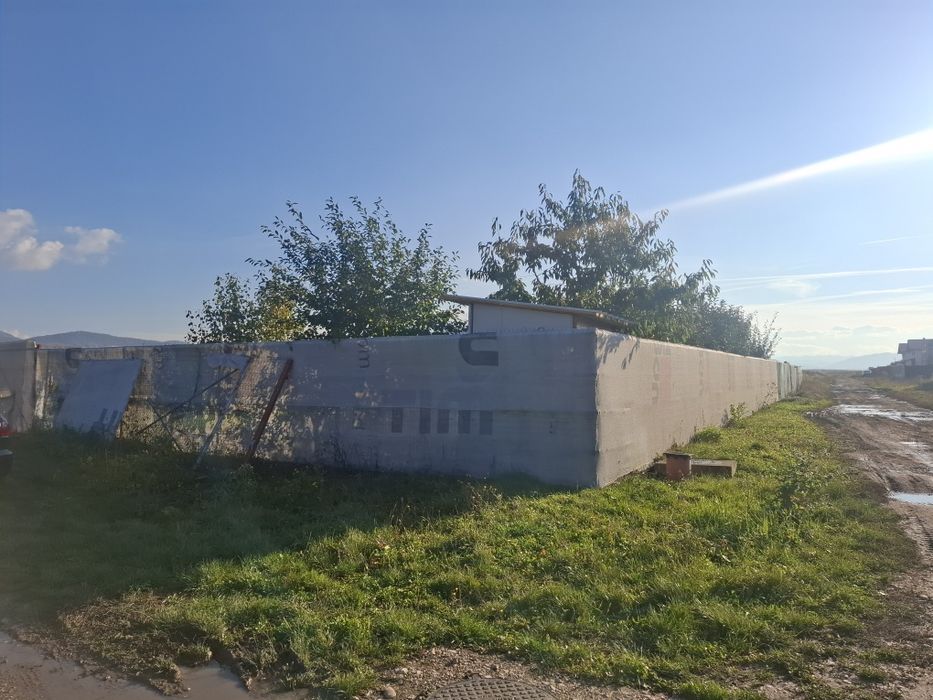 Vând teren Cristian