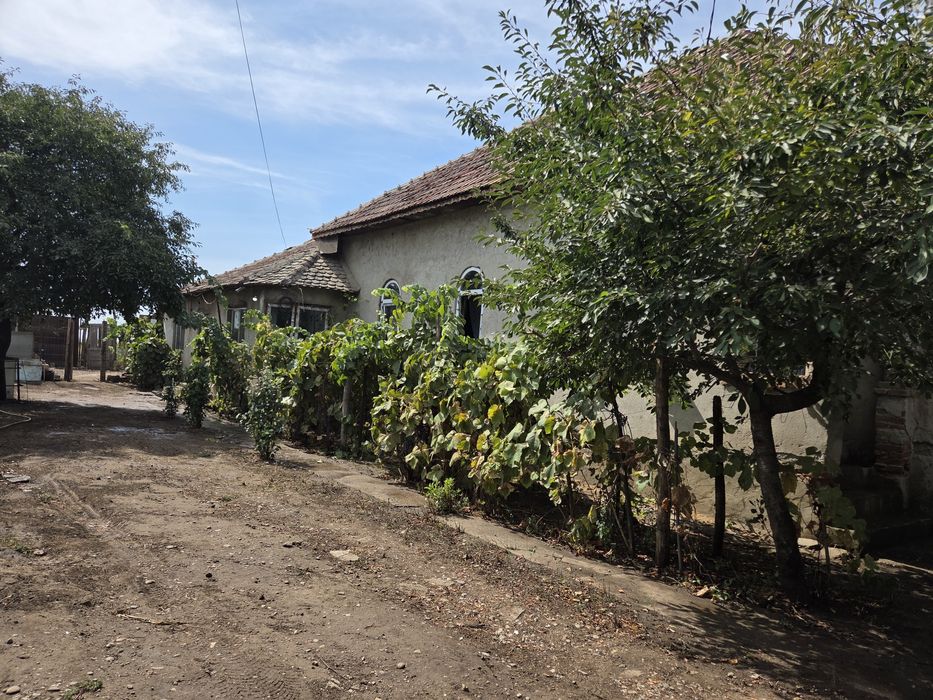 Vând casă în comuna Motatei