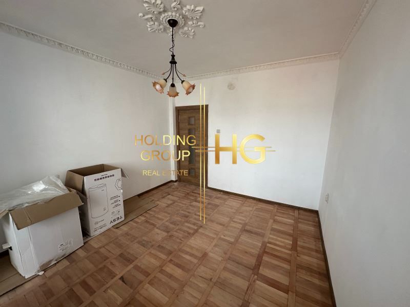 Продава се Тристаен апартамент в Варна, Цветен квартал - 85 кв.м за 1758 €/кв.м - Снимка #1